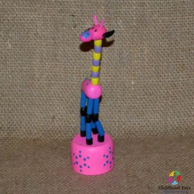 Girafa lemn roz cu buton