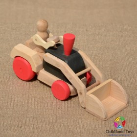 Tractor din lemn cu cupa