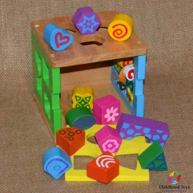 Cub lemn cu forme geometrice si cifre