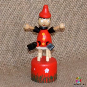 Jucarie lemn, figurina Pinochio cu buton
