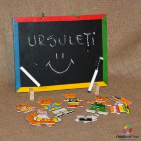 Tabla de scris din lemn cu puzzle ursuleti