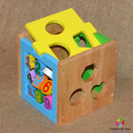 Cub lemn cu forme geometrice si cifre