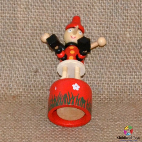 Jucarie lemn, figurina Pinochio cu buton